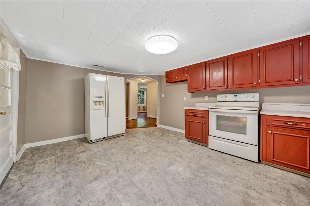 712 Lee Road Salem, VA 24153 - Photo 10 of 30 Eat-in Kitchen