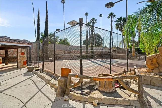 a view of an empty room with a kitchen
