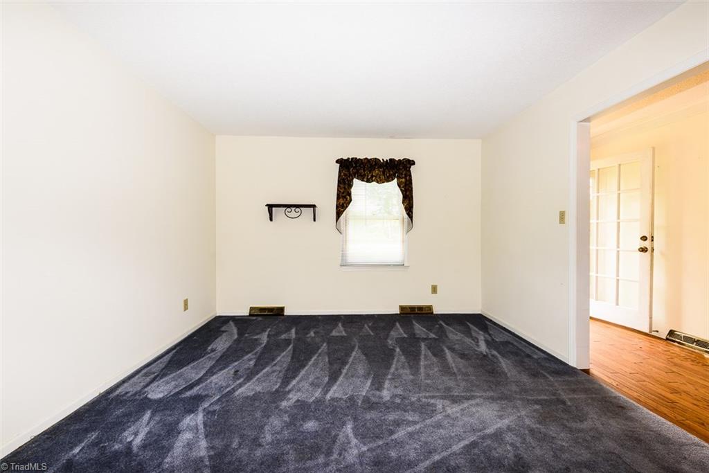 128 Raintree Road Advance, NC 27006 - Photo 12 of 29 Living Room