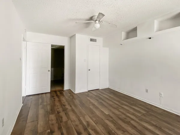 $1,200 | 2826 South Bartell Drive, Unit F38, Houston, TX 77054