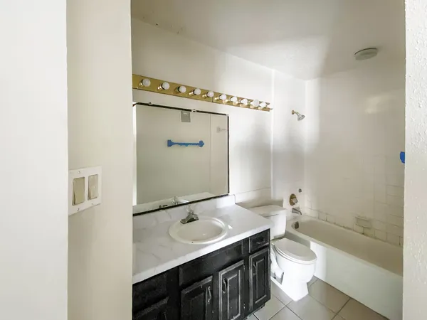 $1,200 | 2826 South Bartell Drive, Unit F38, Houston, TX 77054