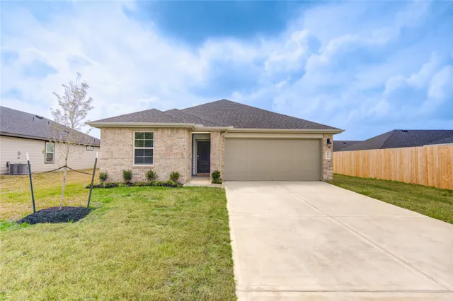 $2,100 | 1254 Waterside Trace, Sealy, TX 77474