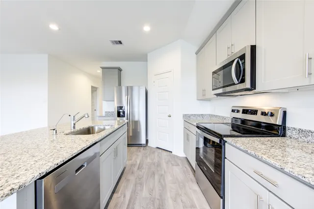 $2,100 | 1254 Waterside Trace, Sealy, TX 77474