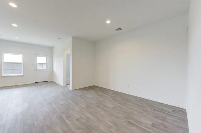 $2,100 | 1254 Waterside Trace, Sealy, TX 77474