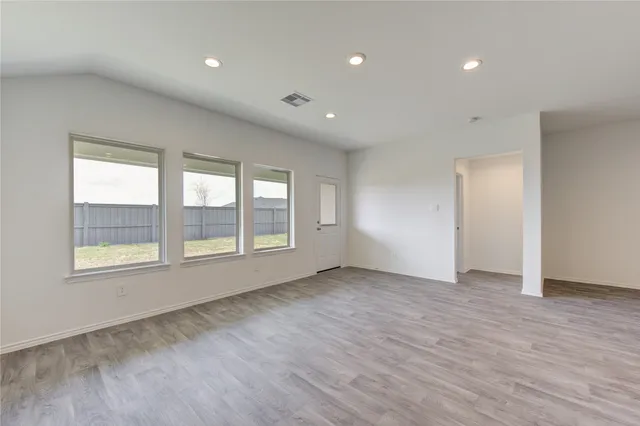 $2,100 | 1254 Waterside Trace, Sealy, TX 77474