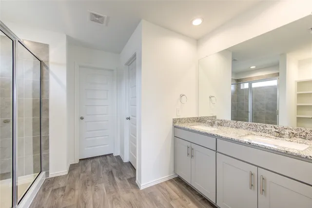 $2,100 | 1254 Waterside Trace, Sealy, TX 77474