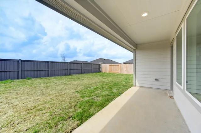 $2,100 | 1254 Waterside Trace, Sealy, TX 77474