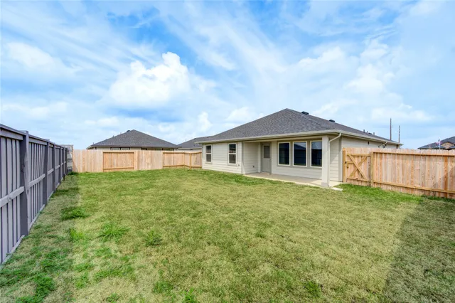 $2,100 | 1254 Waterside Trace, Sealy, TX 77474