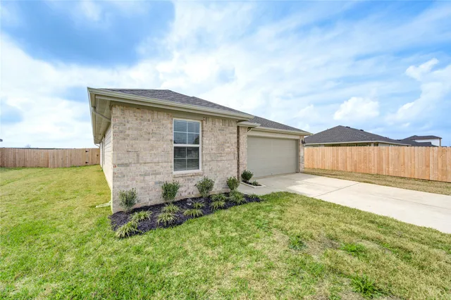 $2,100 | 1254 Waterside Trace, Sealy, TX 77474
