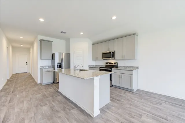 $2,100 | 1254 Waterside Trace, Sealy, TX 77474