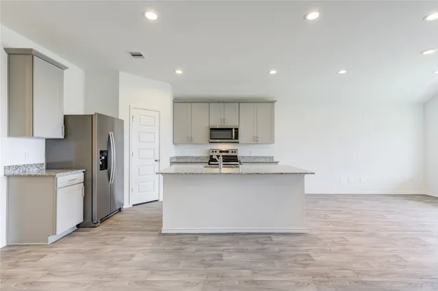 $2,100 | 1254 Waterside Trace, Sealy, TX 77474