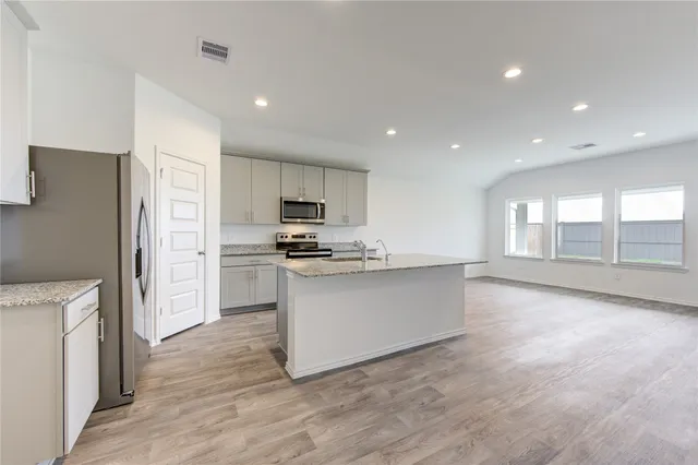 $2,100 | 1254 Waterside Trace, Sealy, TX 77474