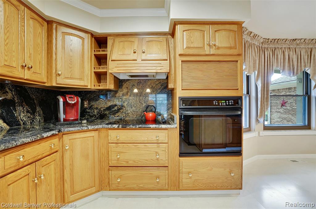 2118 Warrington Road Rochester Hills, MI 48307 - Photo 15 of 50
