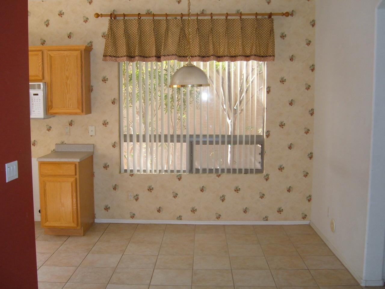 16606 South Magenta Road Phoenix, AZ 85048 - Photo 4 of 5 Eating off kitchen