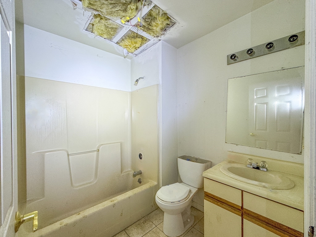 30 Abbey Road, Unit 108 Leominster, MA 01453 - Photo 17 of 21 a bathroom with a sink toilet and shower