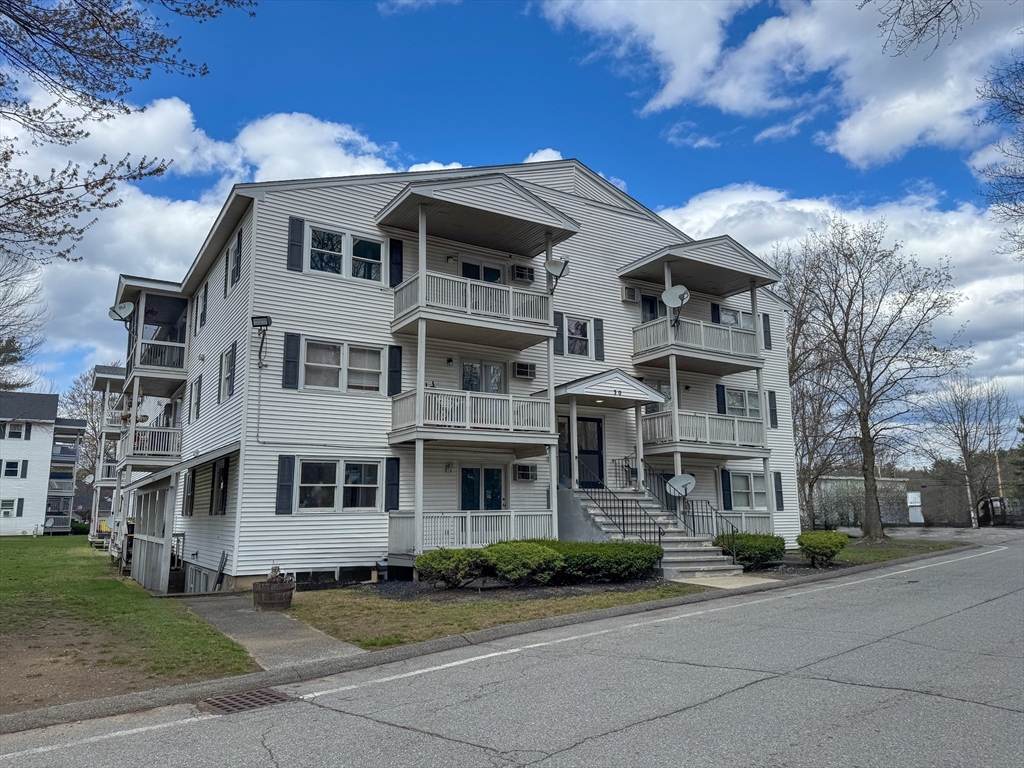 30 Abbey Road, Unit 108 Leominster, MA 01453 - Photo 3 of 21 a front view of a house with a garden