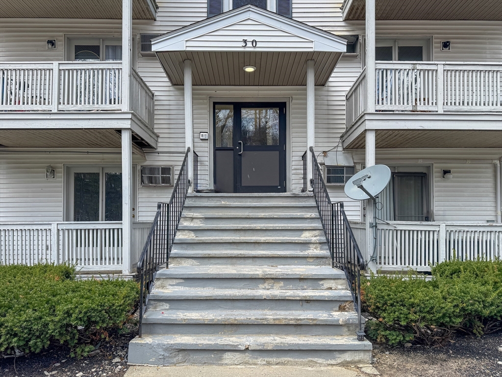30 Abbey Road, Unit 108 Leominster, MA 01453 - Photo 4 of 21 a front view of a house with a window