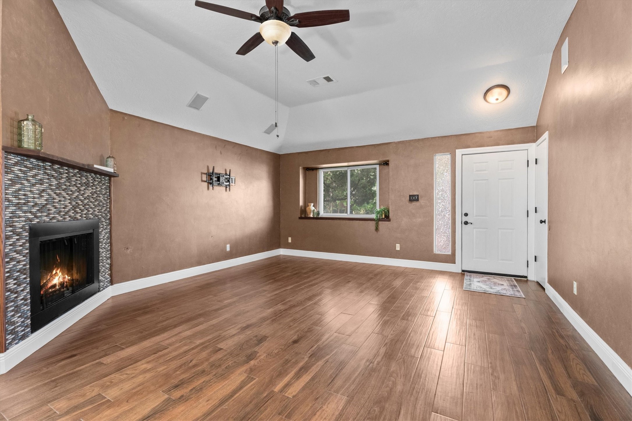 5010 Deer Point Drive Spring, TX 77389 - Photo 16 of 32 Another view of the large living room