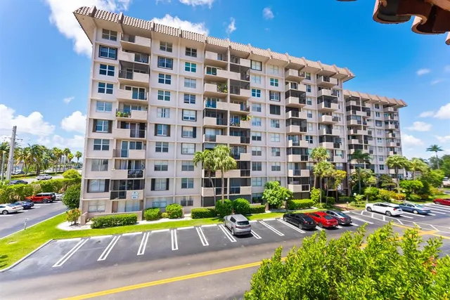$2,600 | 777 South Federal Highway, Unit 910, Pompano Beach, FL 33062