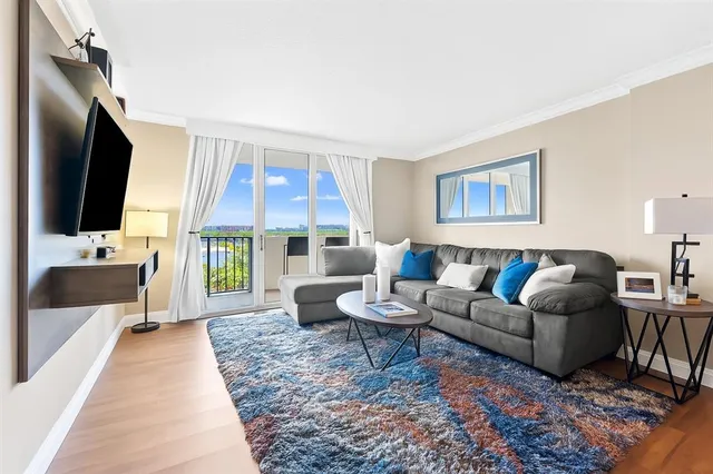 $2,600 | 777 South Federal Highway, Unit 910, Pompano Beach, FL 33062