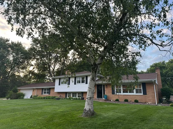 152 Foxwood Lane, Barrington, IL 60010