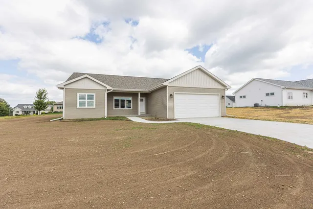 $365,000 | 335 Eisenhower, Cuba City, WI 53807