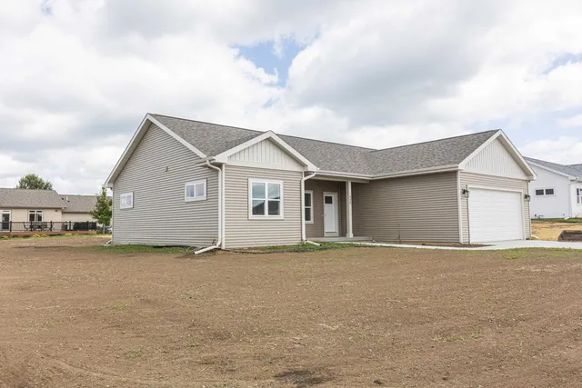 $365,000 | 335 Eisenhower, Cuba City, WI 53807