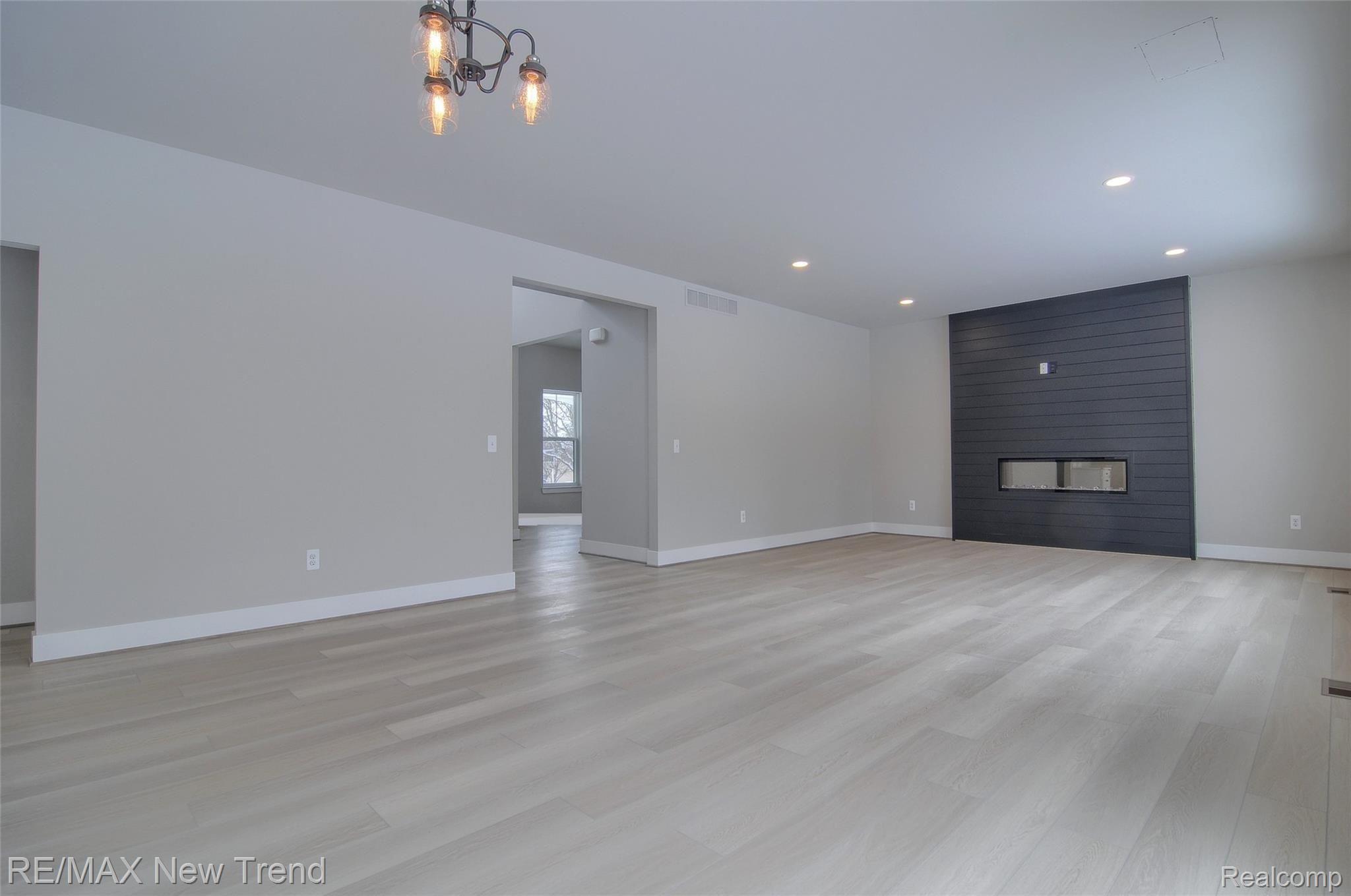 4132 Inverrary Court Commerce Township, MI 48382 - Photo 7 of 28 8-Great Room 2nd View.jpg