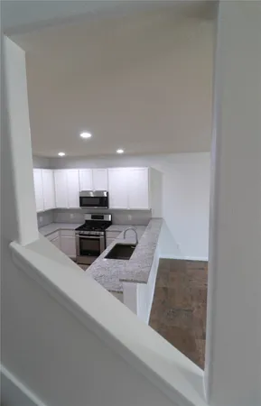 a view of empty room with window
