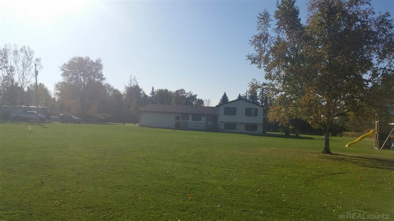 14888 Sullivan Road Capac, MI 48014 - Photo 46 of 50 31266994-45.JPG