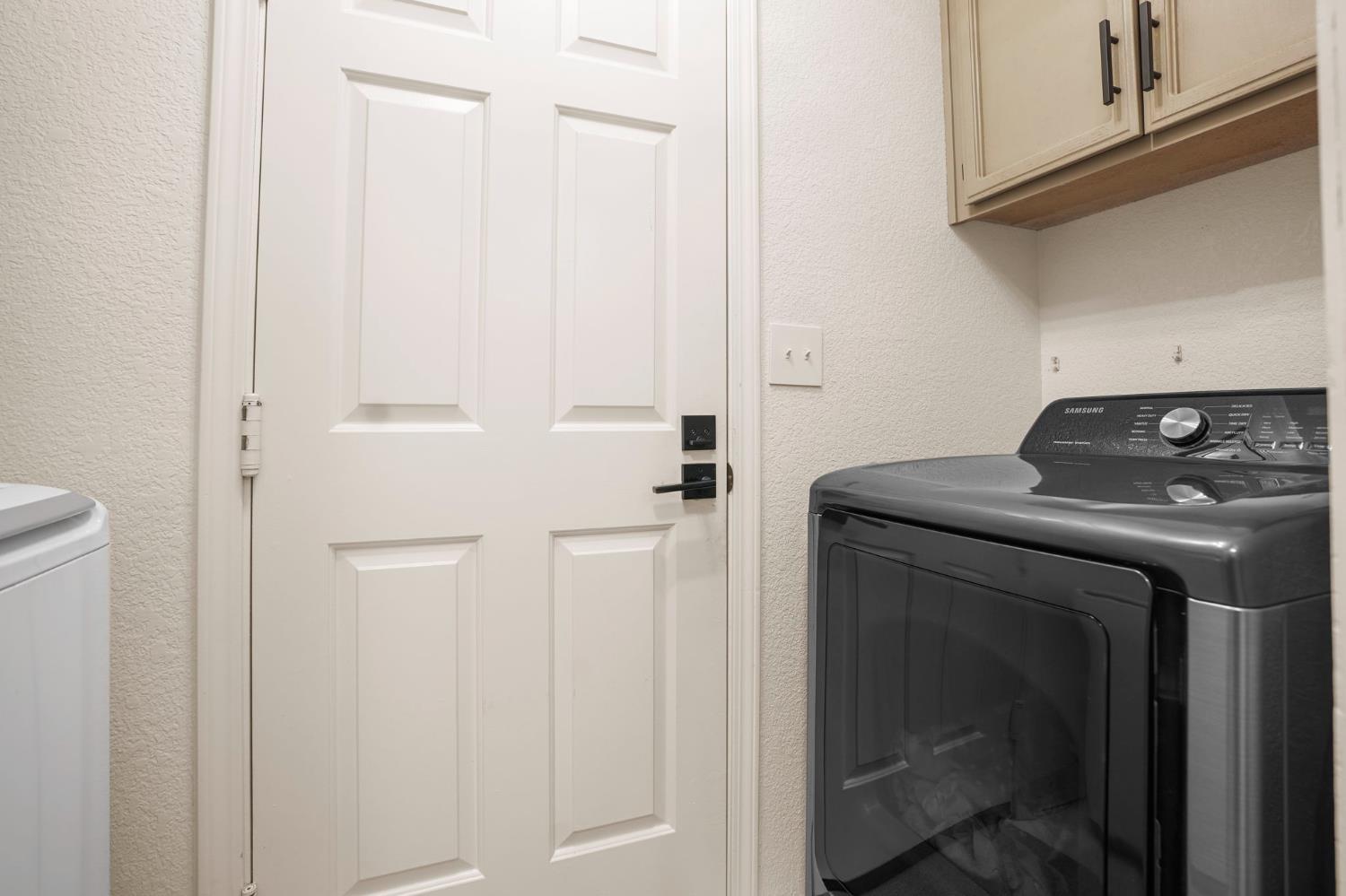 1017 Jayhawk Way Modesto, CA 95358 - Photo 22 of 32 a utility room with dryer and washer