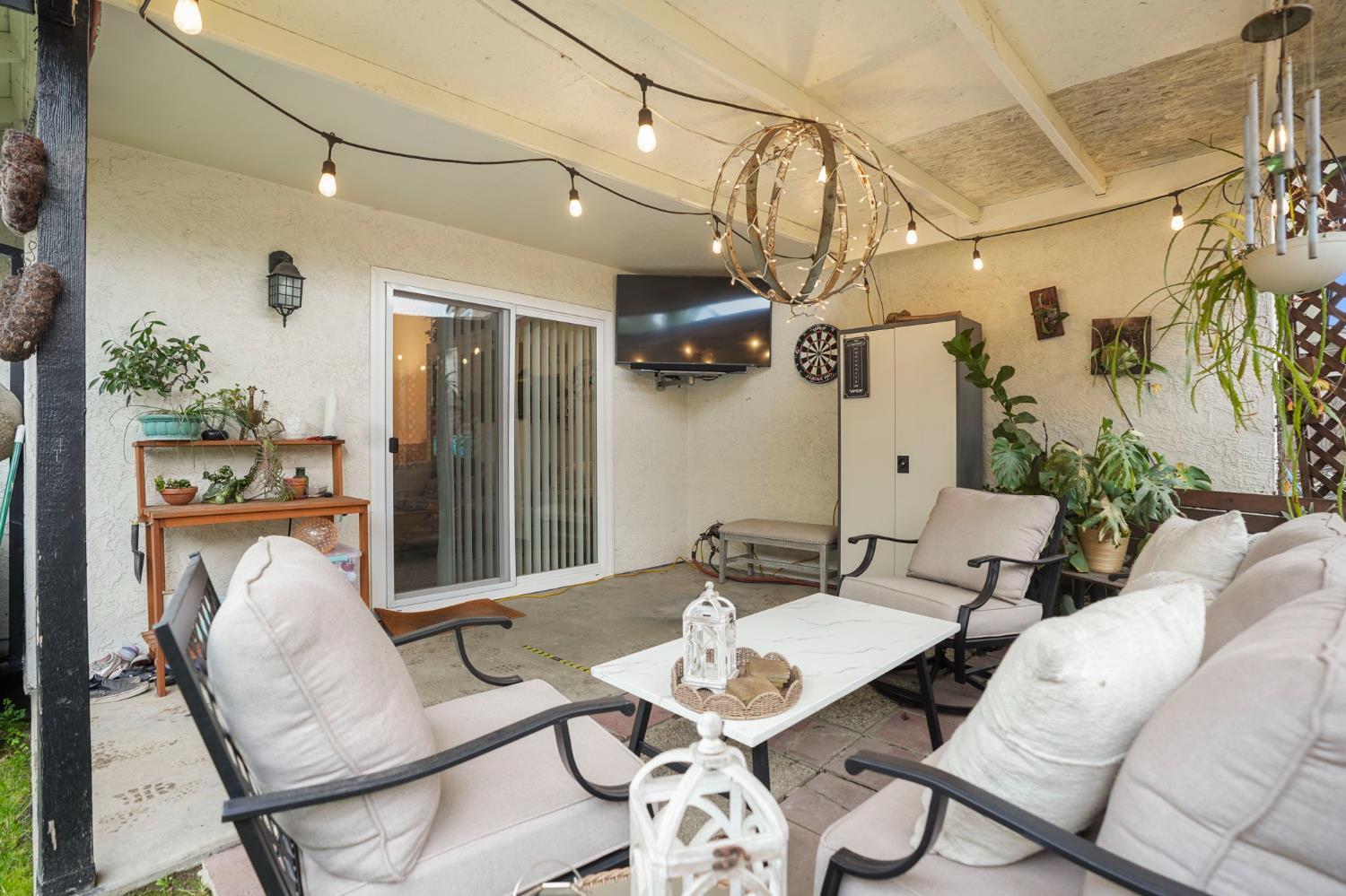 1017 Jayhawk Way Modesto, CA 95358 - Photo 25 of 32 a outdoor space with furniture