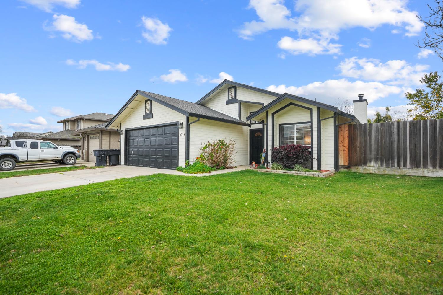 1017 Jayhawk Way Modesto, CA 95358 - Photo 3 of 32 a view of a porch with a yard