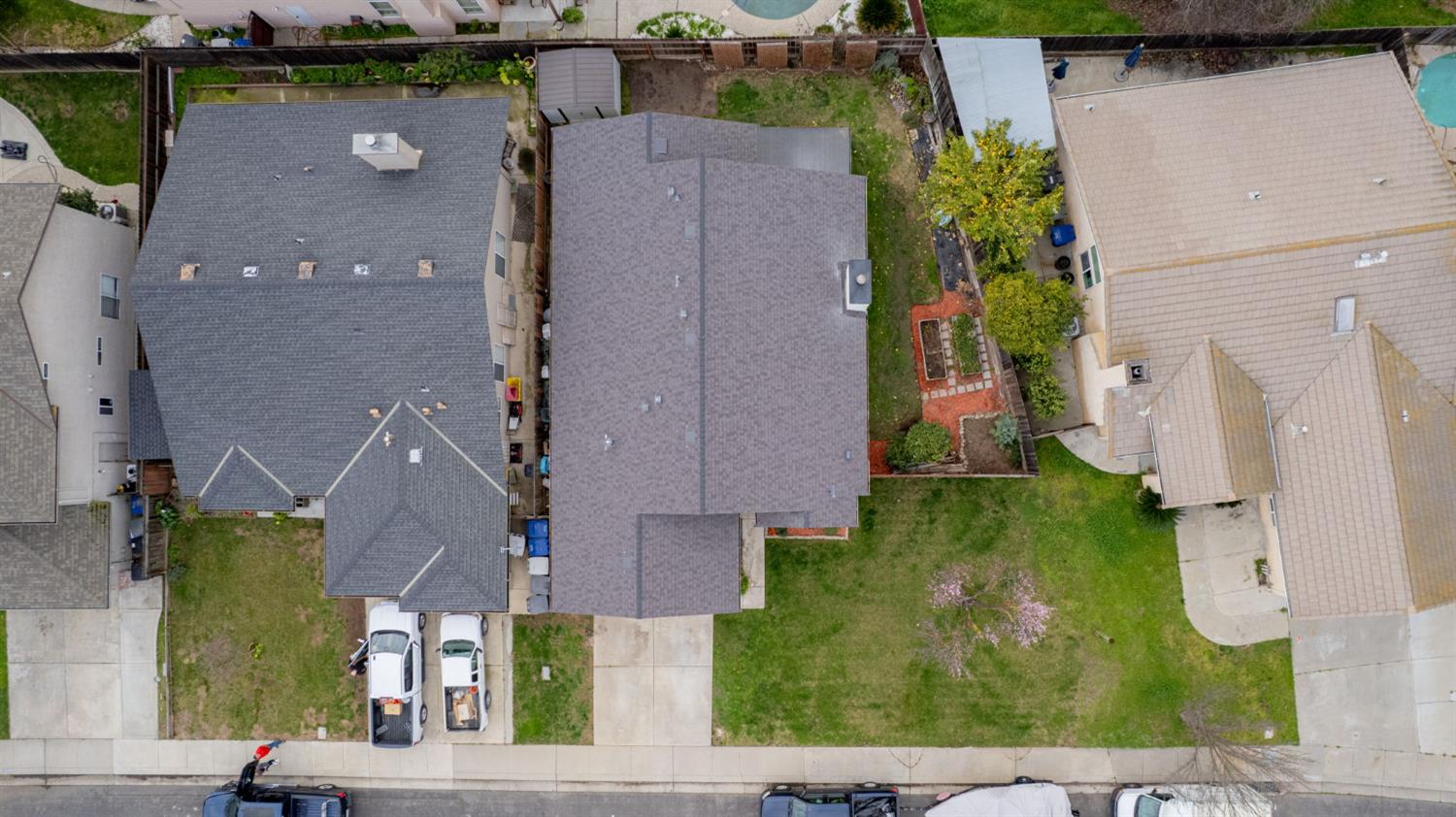 1017 Jayhawk Way Modesto, CA 95358 - Photo 32 of 32 an aerial view of houses with outdoor space