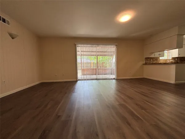 $2,200 | 10422 Winding Trail Road, La Porte, TX 77571