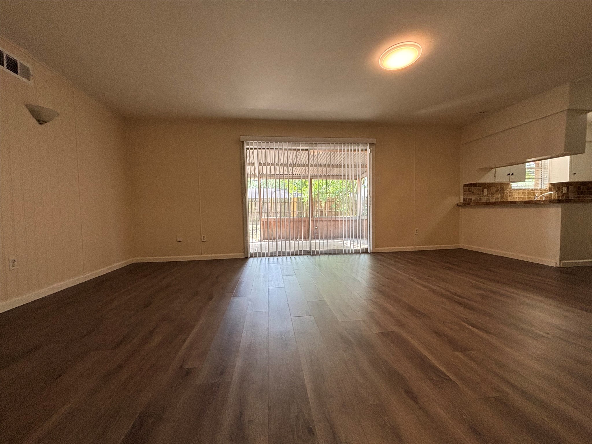 10422 Winding Trail Road La Porte, TX 77571 - Photo 2 of 16 Family room