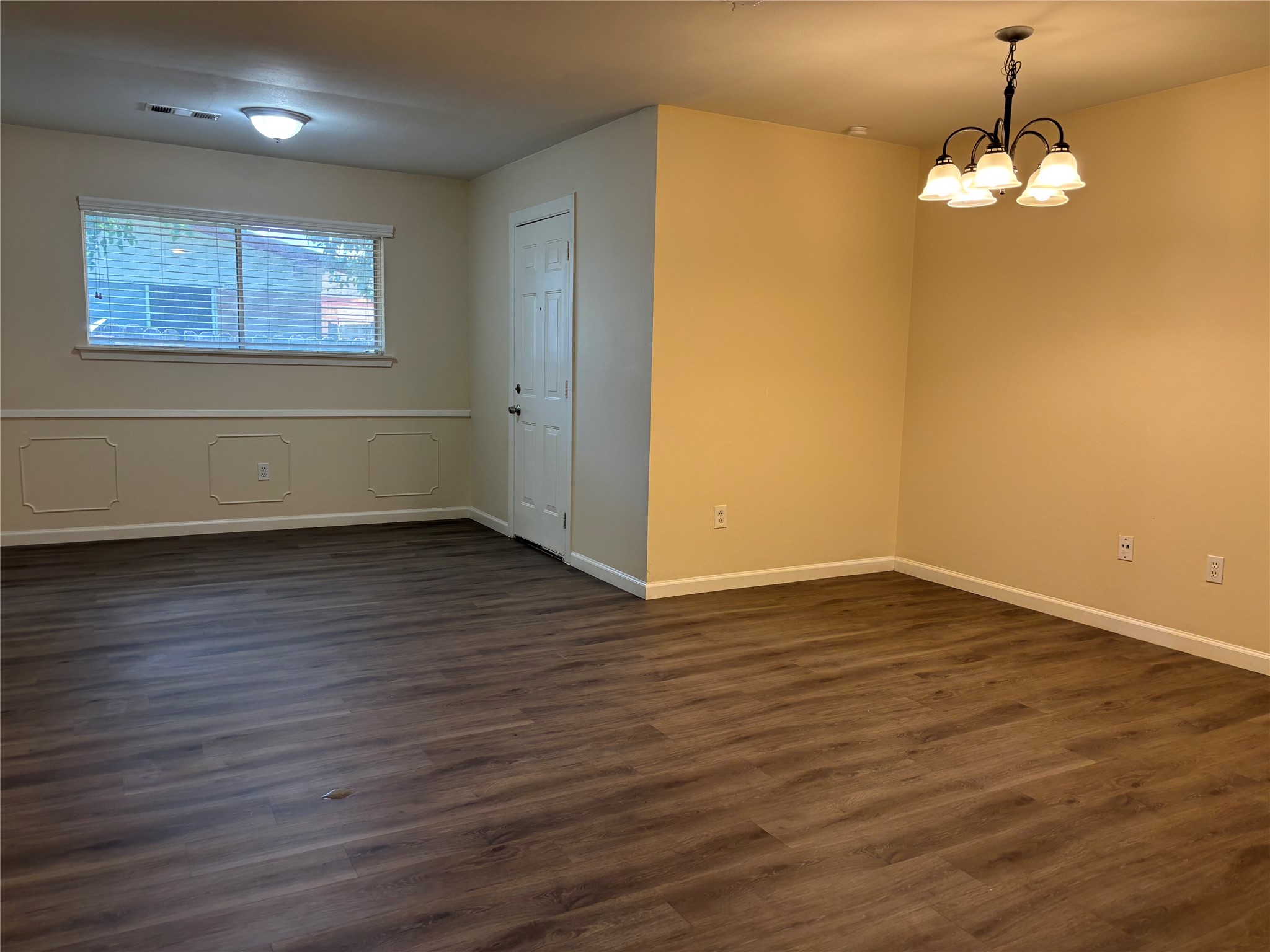 10422 Winding Trail Road La Porte, TX 77571 - Photo 3 of 16 Den/ Living room