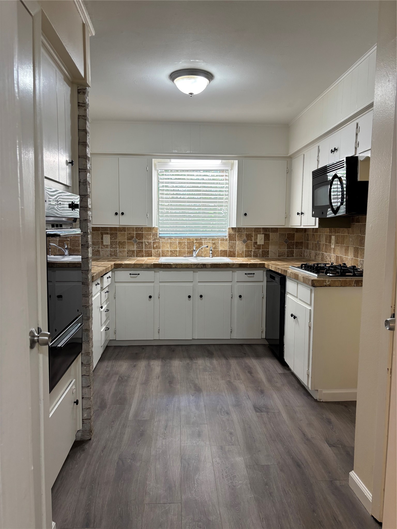 10422 Winding Trail Road La Porte, TX 77571 - Photo 5 of 16 Kitchen