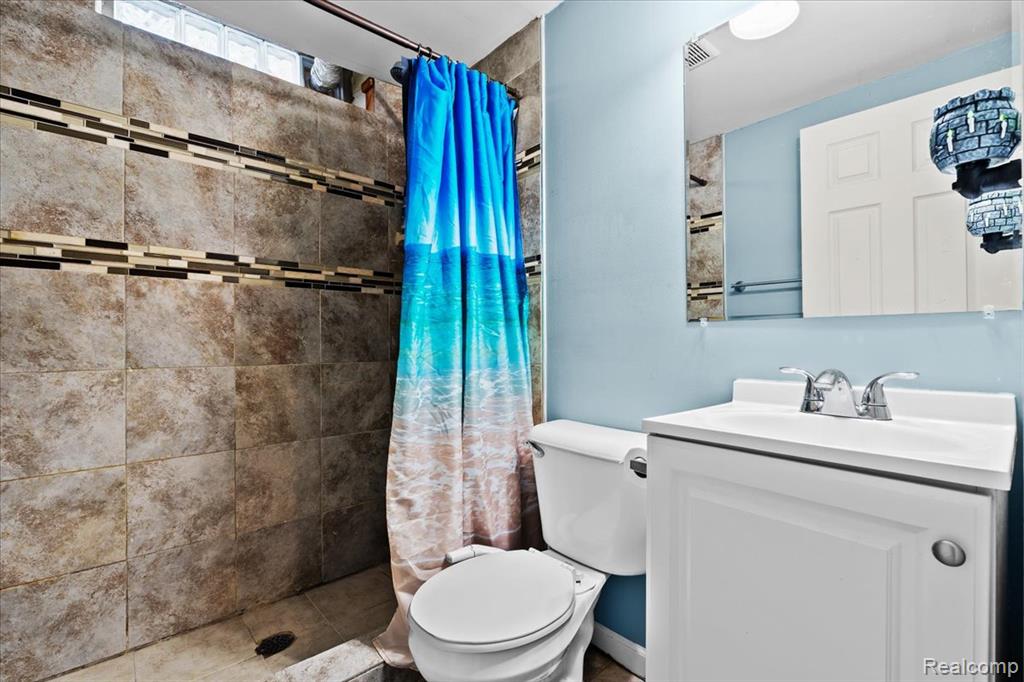 22035 Inkster Road Farmington Hills, MI 48336 - Photo 13 of 17