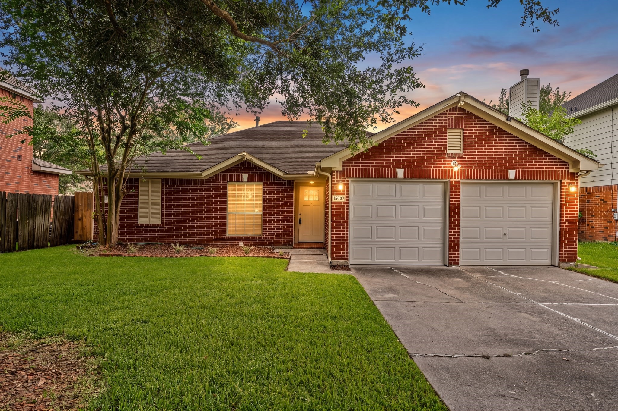 15007 Changing Oak Ridge Court Houston, TX 77082 - Photo 2 of 25