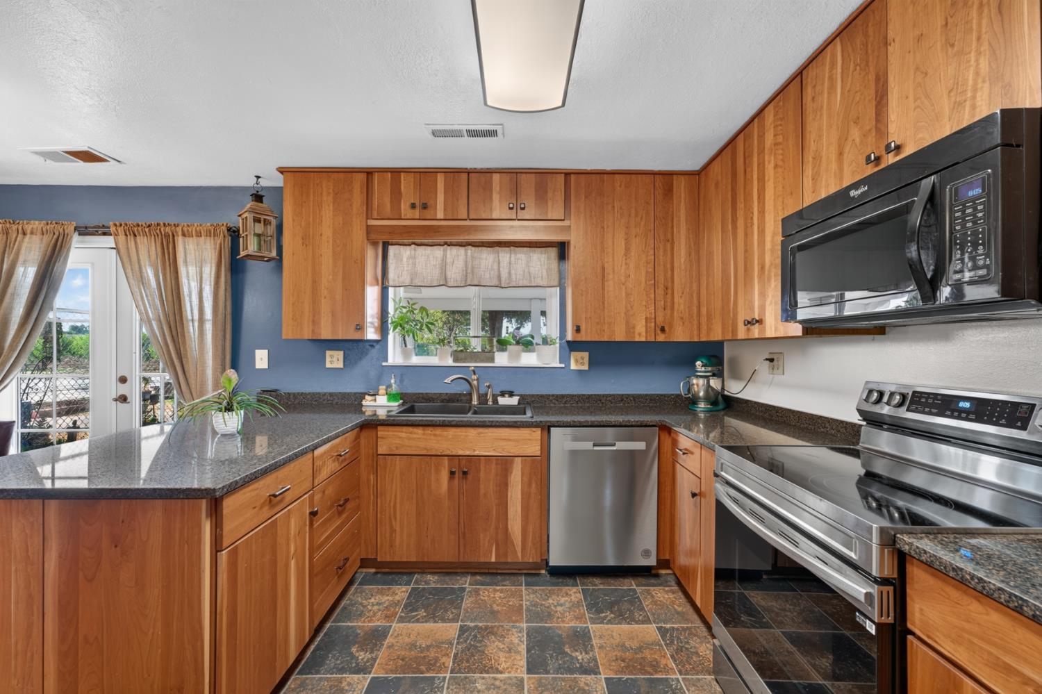 204 Barry Road Yuba City, CA 95991 - Photo 9 of 47