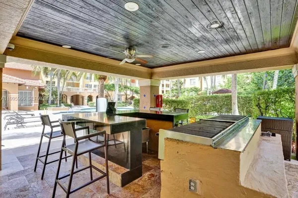 a view of a yard with palm tree