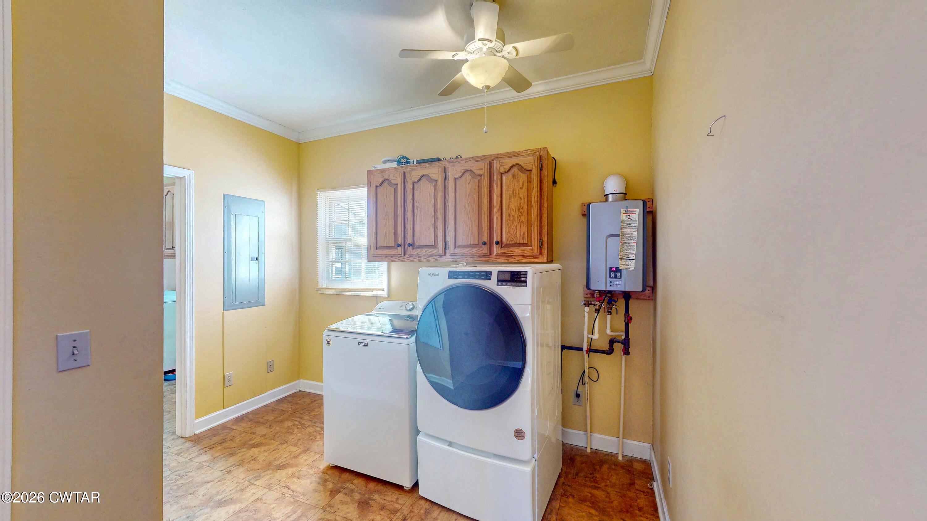 101 Oak Lane Gleason, TN 38229 - Photo 22 of 50 a utility room with dryer and washer