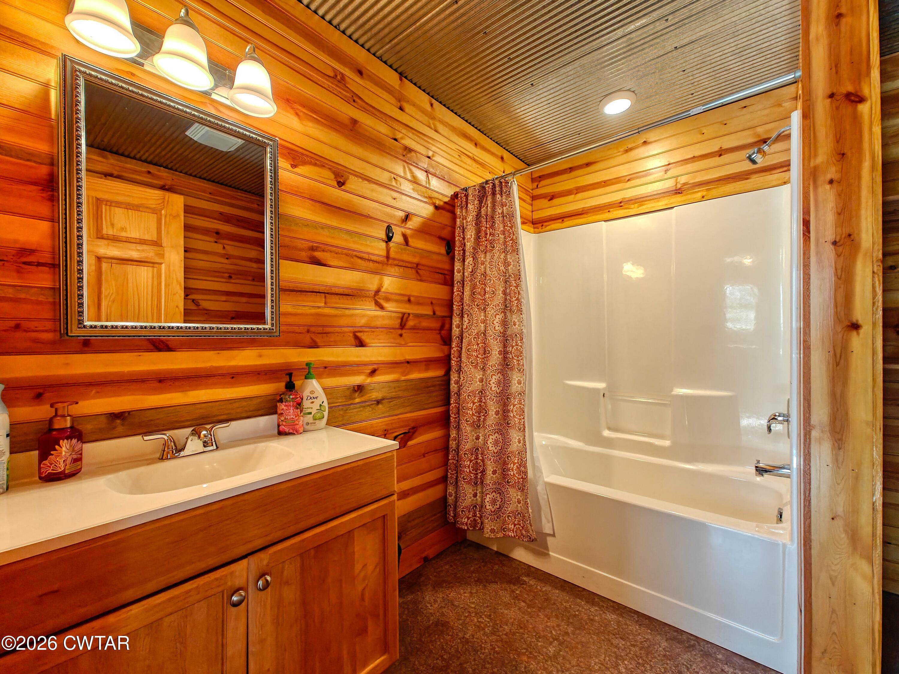 101 Oak Lane Gleason, TN 38229 - Photo 45 of 50 a bathroom with a sink and a bathtub