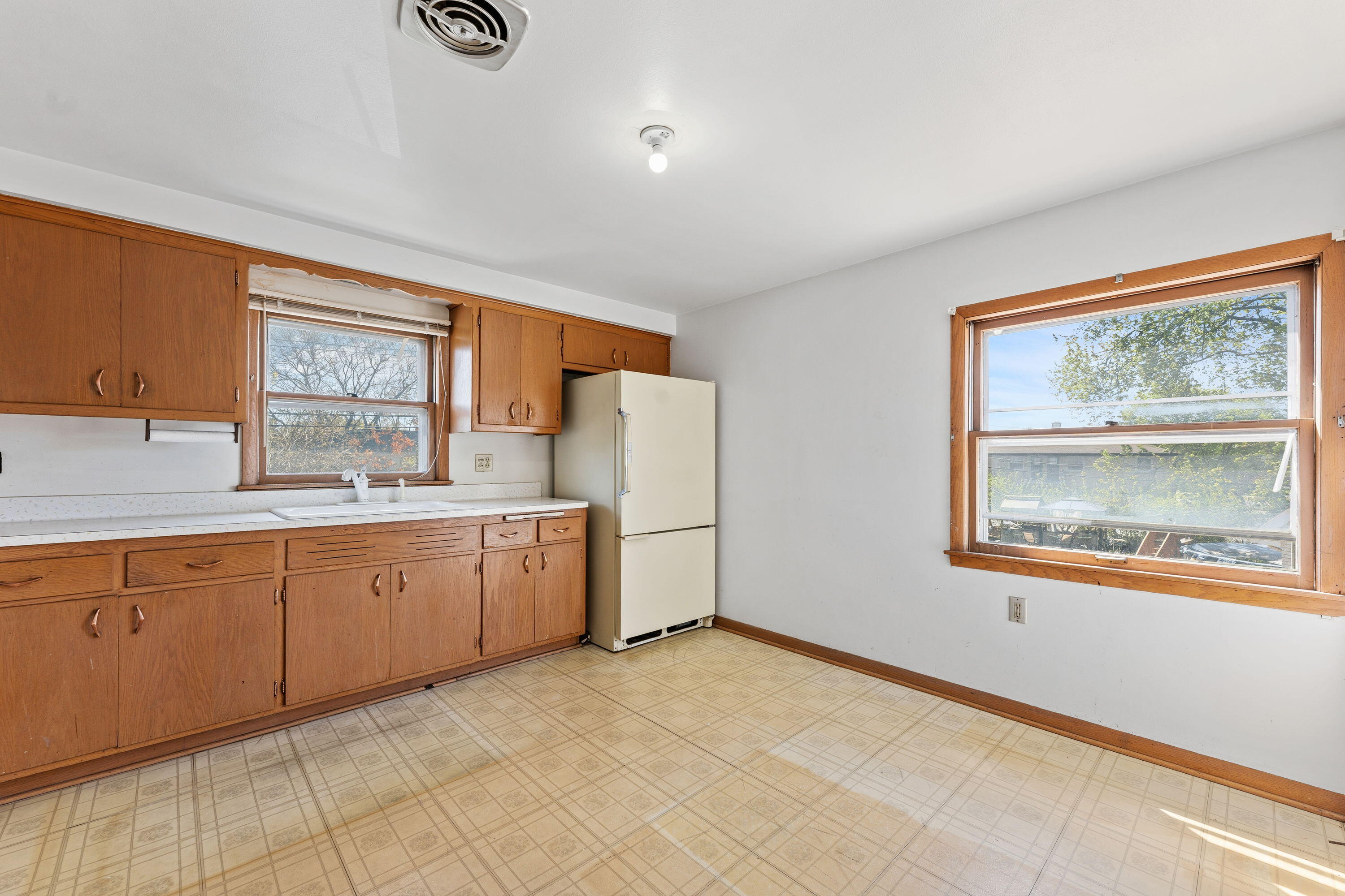 3842 South 77th Street Milwaukee, WI 53220 - Photo 13 of 17 2nd fl kitchen v2