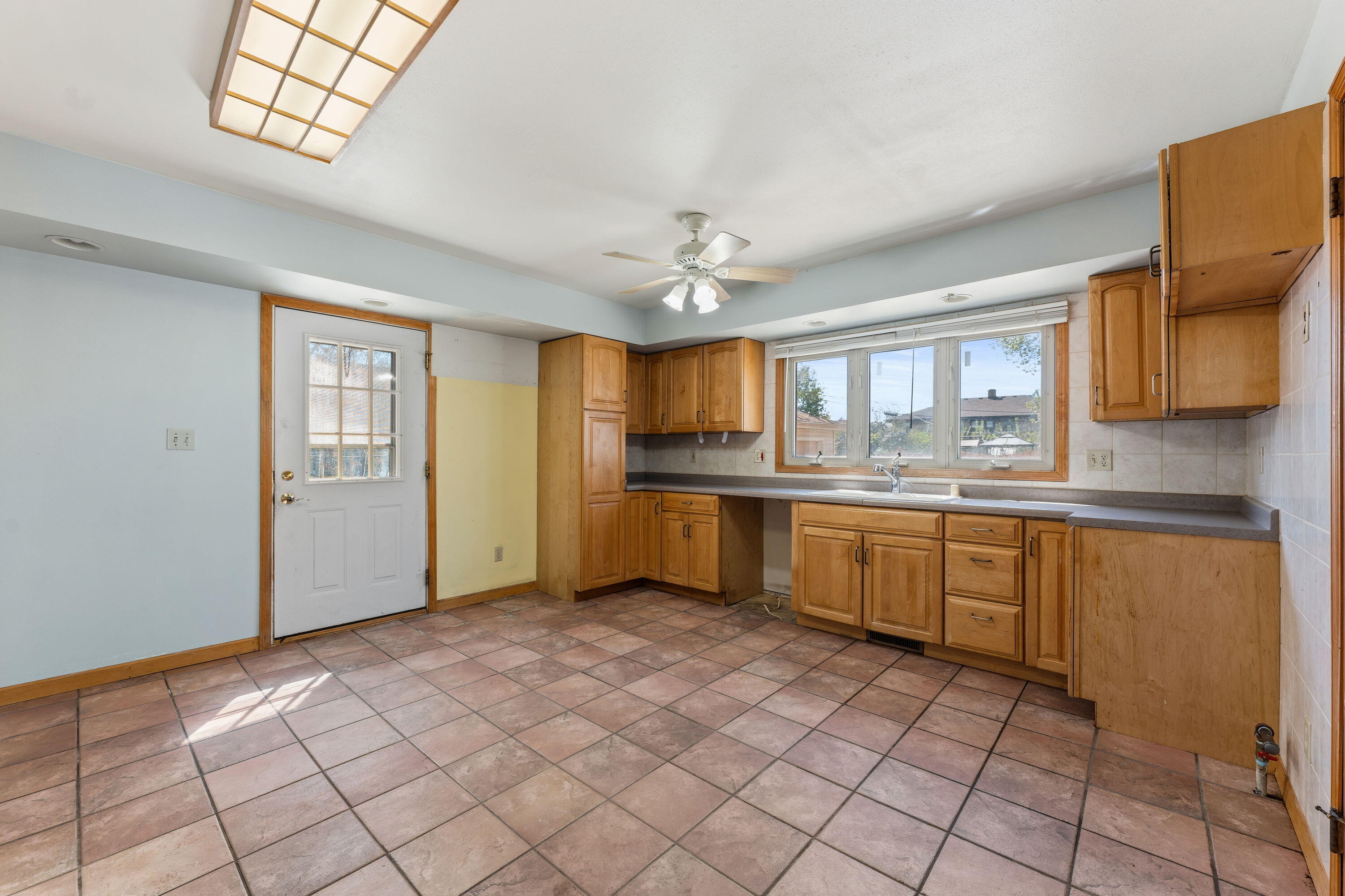 3842 South 77th Street Milwaukee, WI 53220 - Photo 4 of 17 1st fl kitchen v1
