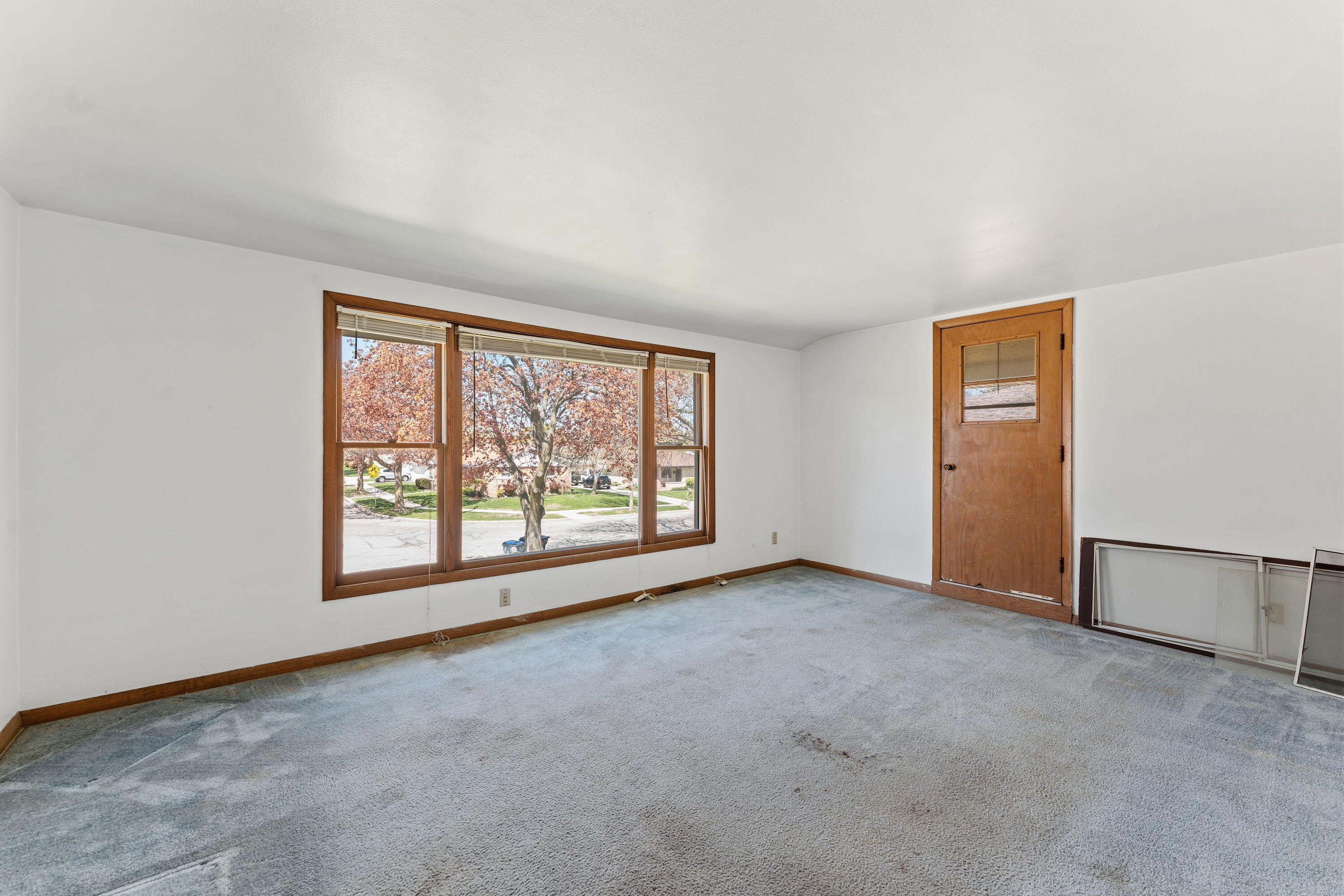 3842 South 77th Street Milwaukee, WI 53220 - Photo 10 of 17 2nd fl living room v1