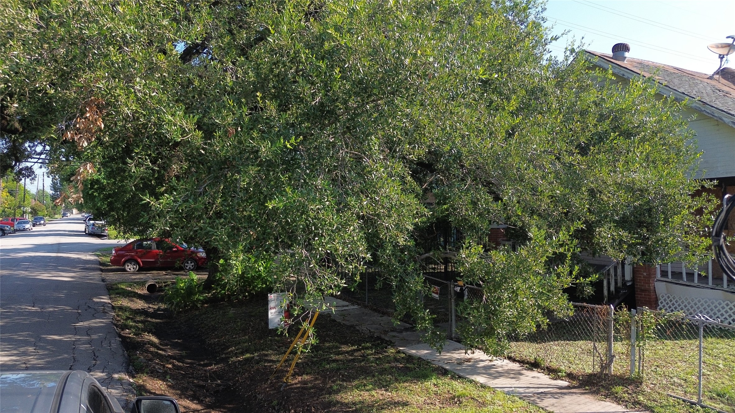 1918 Everett Street Houston, TX 77009 - Photo 4 of 5