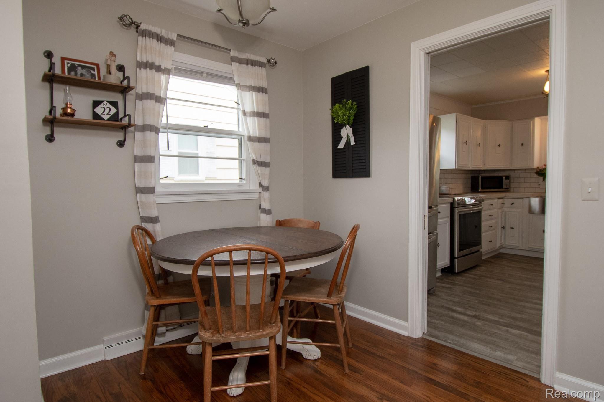 274 Red Oak Lane Rochester, MI 48307 - Photo 5 of 24 red oak 3.jpg