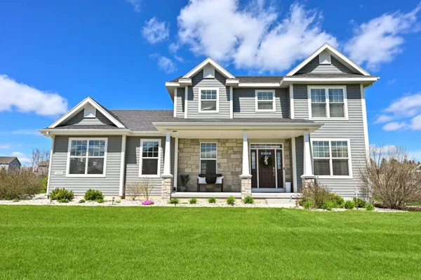 $859,900 | 7850 West Mourning Dove Lane, Mequon, WI 53097